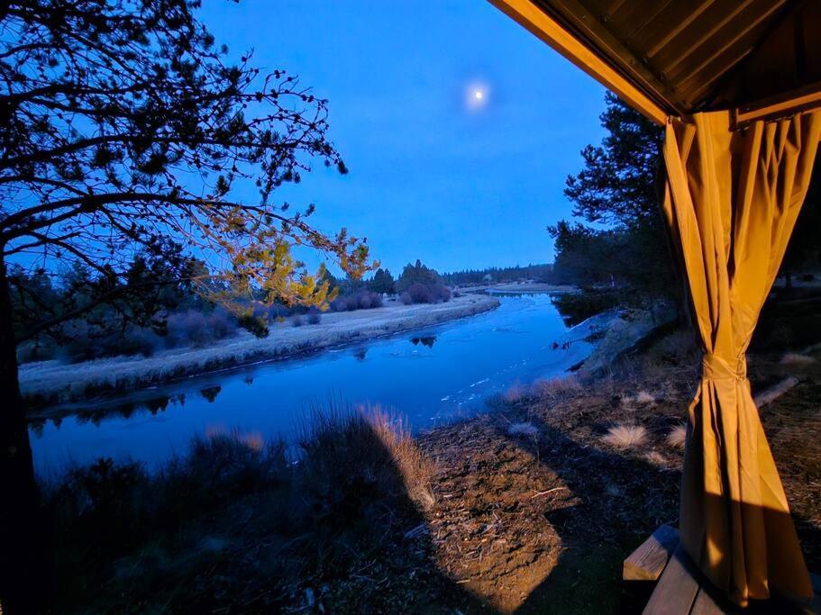 Beautiful Riverfront Near Mt Bachelor With Hot Tub Bend Ngoại thất bức ảnh